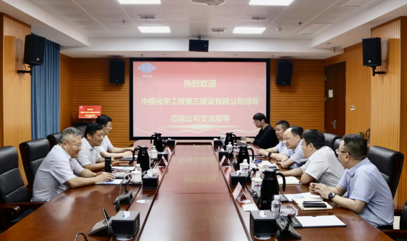 周鴻會(huì)見三化建黨委副書記、總經(jīng)理潘來安