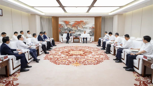 莫鼎革會(huì)見上海電氣集團(tuán)黨委書記、董事長(zhǎng)吳磊