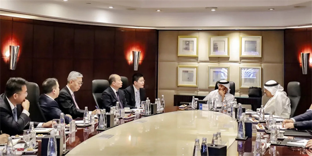 莫鼎革拜會(huì)阿聯(lián)酋阿布扎比酋長(zhǎng)國(guó)王室成員謝赫·蘇魯爾親王